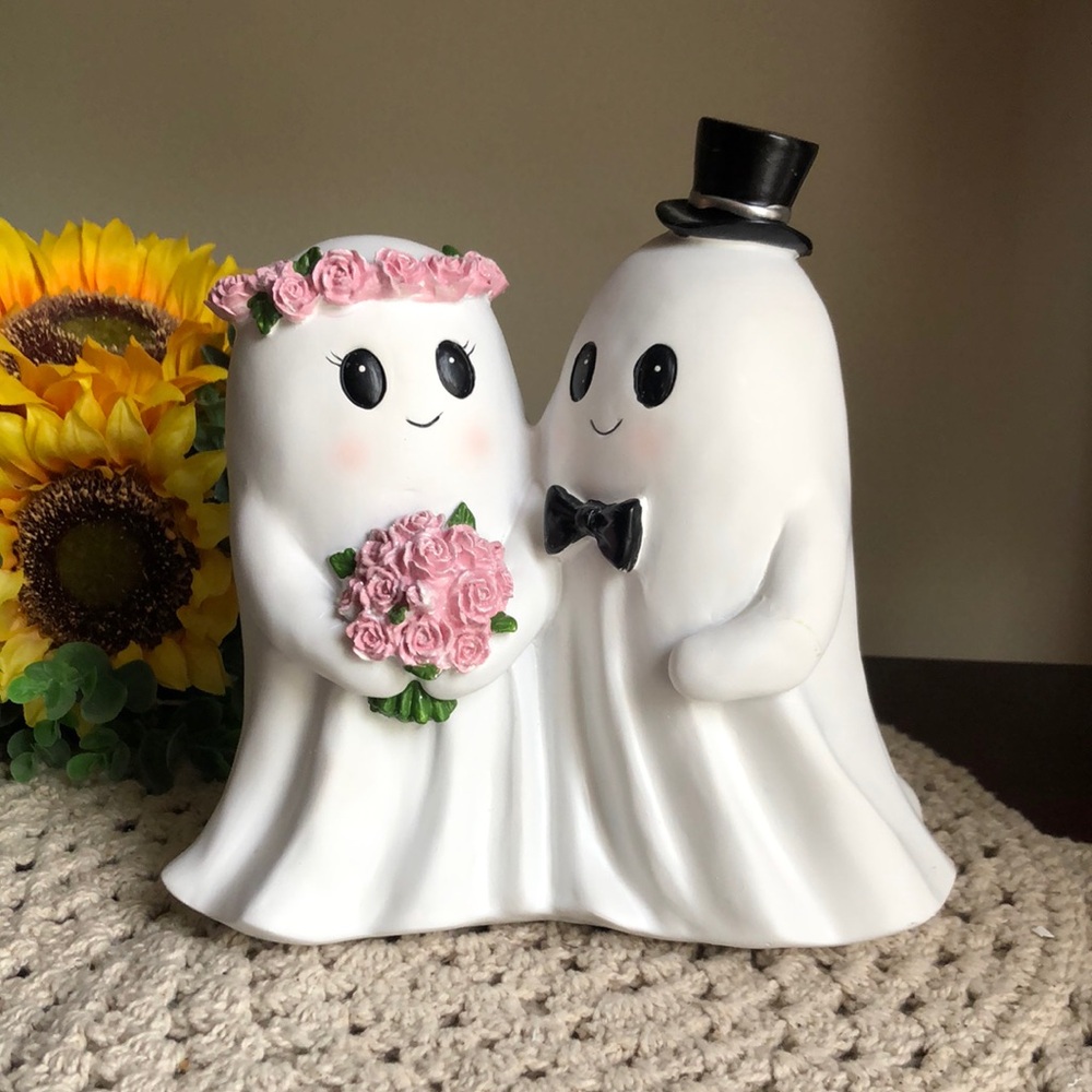 Adorable Ghost Bride & Groom Halloween Home Decor